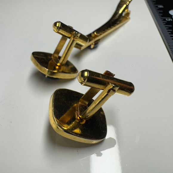 Taiwan Jewelry Gold Tone Black Cufflinks and‎ Tie Clip Set - Picture 8 of 16